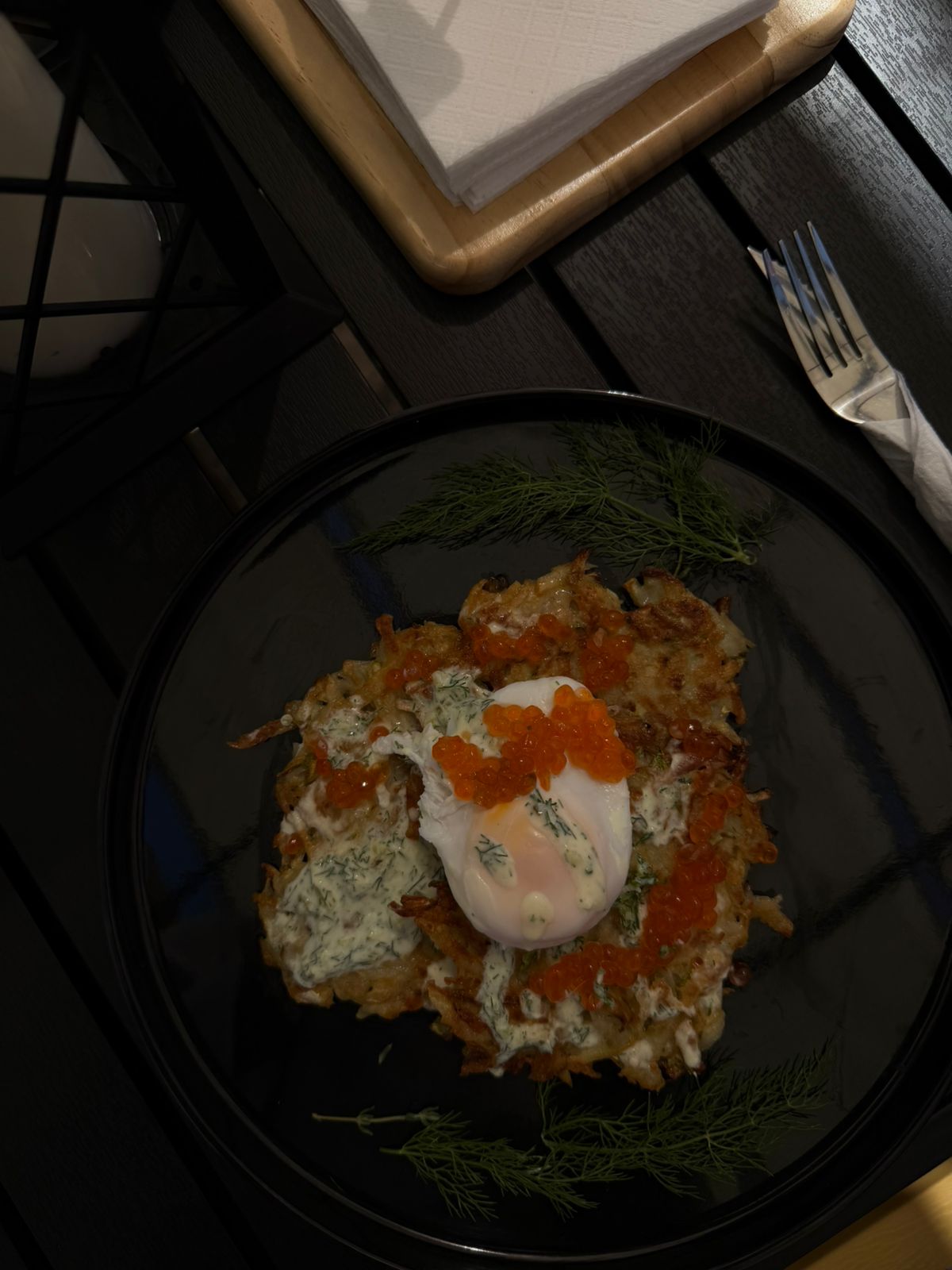 Drániki de papa con ikura de salmon